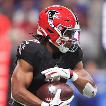 Atlanta Falcons running back Bijan Robinson carries the ball against the Buffalo Bills during the first half of a game at Mercedes-Benz Stadium.
