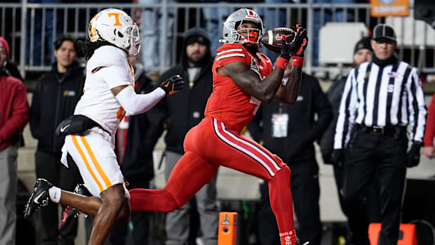 Ohio State Buckeyes wide receiver Jeremiah Smith (4) catches a touchdown against th Tennessee Volunteers.