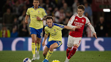 Caspar Jander im Duell mit Arsenal-Kapitän Martin Ødegaard