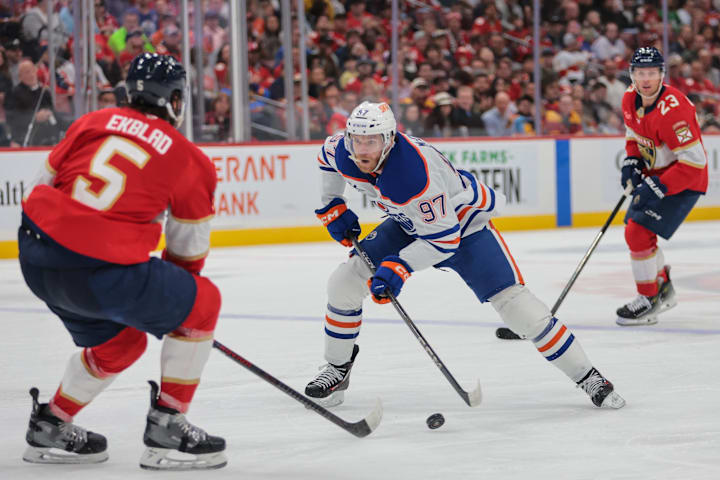 Edmonton Oilers center Connor McDavid moves the puck as Florida Panthers defenseman Aaron Ekblad.