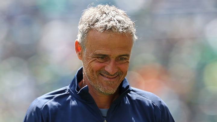Luis Enrique, entraîneur parisien. Luis Enrique, entraîneur parisien.
