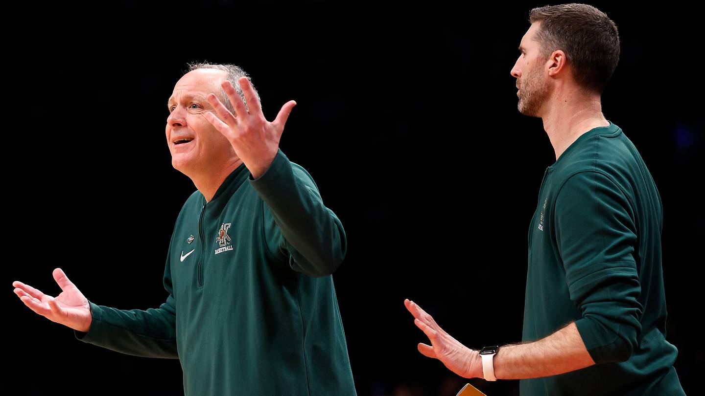 Inexplicable UVM coach John Becker technical foul is most Duke moment of first half - Vimarsana News