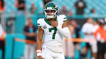 NY Jets quarterback Justin Fields