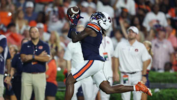 Jackson Arnold threw for 3 touchdowns in Auburn's 42-3 win over Ball State, including two to Eric Singleton (pictured)