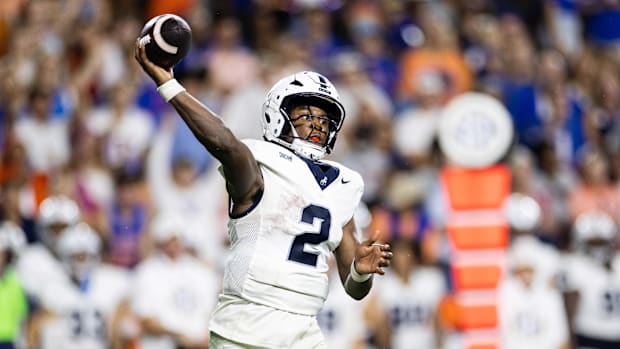 Samford Bulldogs quarterback Quincy Crittendon (2) throws the ball against the Florida Gators 