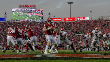 Jan 1, 2018; Pasadena, CA, USA; Oklahoma Sooners quarterback Baker Mayfield (6) throws a pass against the Georgia Bulldogs in the 2018 Rose Bowl college football playoff semifinal game at Rose Bowl Stadium. Mandatory Credit: Kirby Lee-Imagn Images.