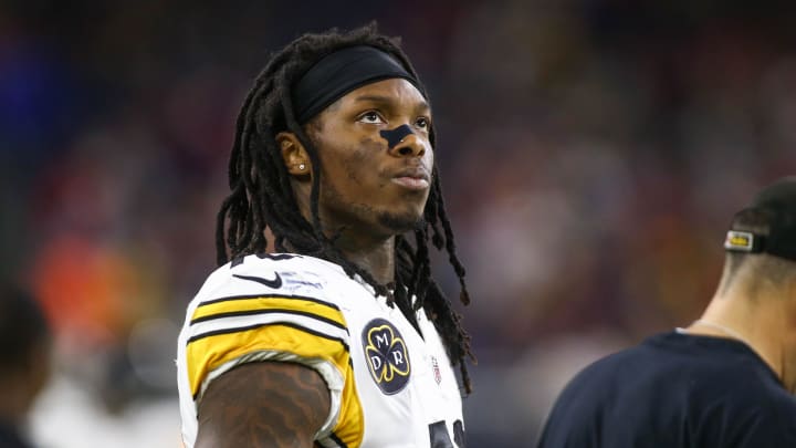 Dec 25, 2017; Houston, TX, USA; Pittsburgh Steelers wide receiver Martavis Bryant (10) looks on during the game against the Houston Texans at NRG Stadium. Mandatory Credit: Troy Taormina-USA TODAY Sports