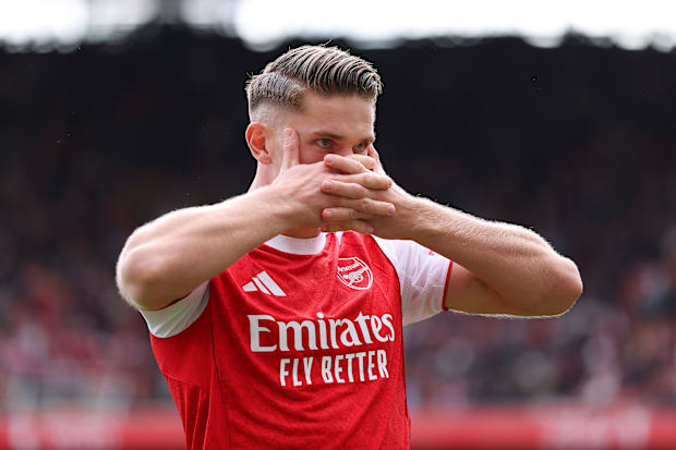 วิคเตอร์ เยอเคเรส กำลังฉลอง