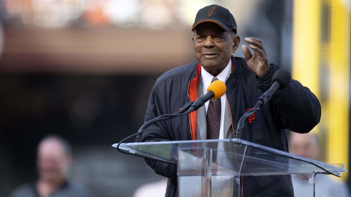 Giants legend Willie Mays speaks at the ceremony to retire the No. 25 jersey of his godson, Barry Bonds, in 2018.