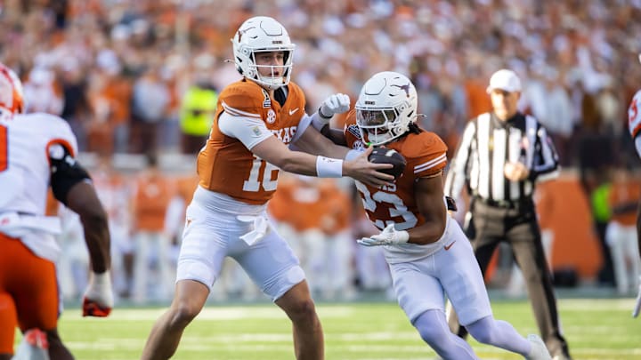 Texas Longhorns RB Jaydon Blue takes the handoff from Arch Manning against the Clemson Tigers during the CFP National playoff