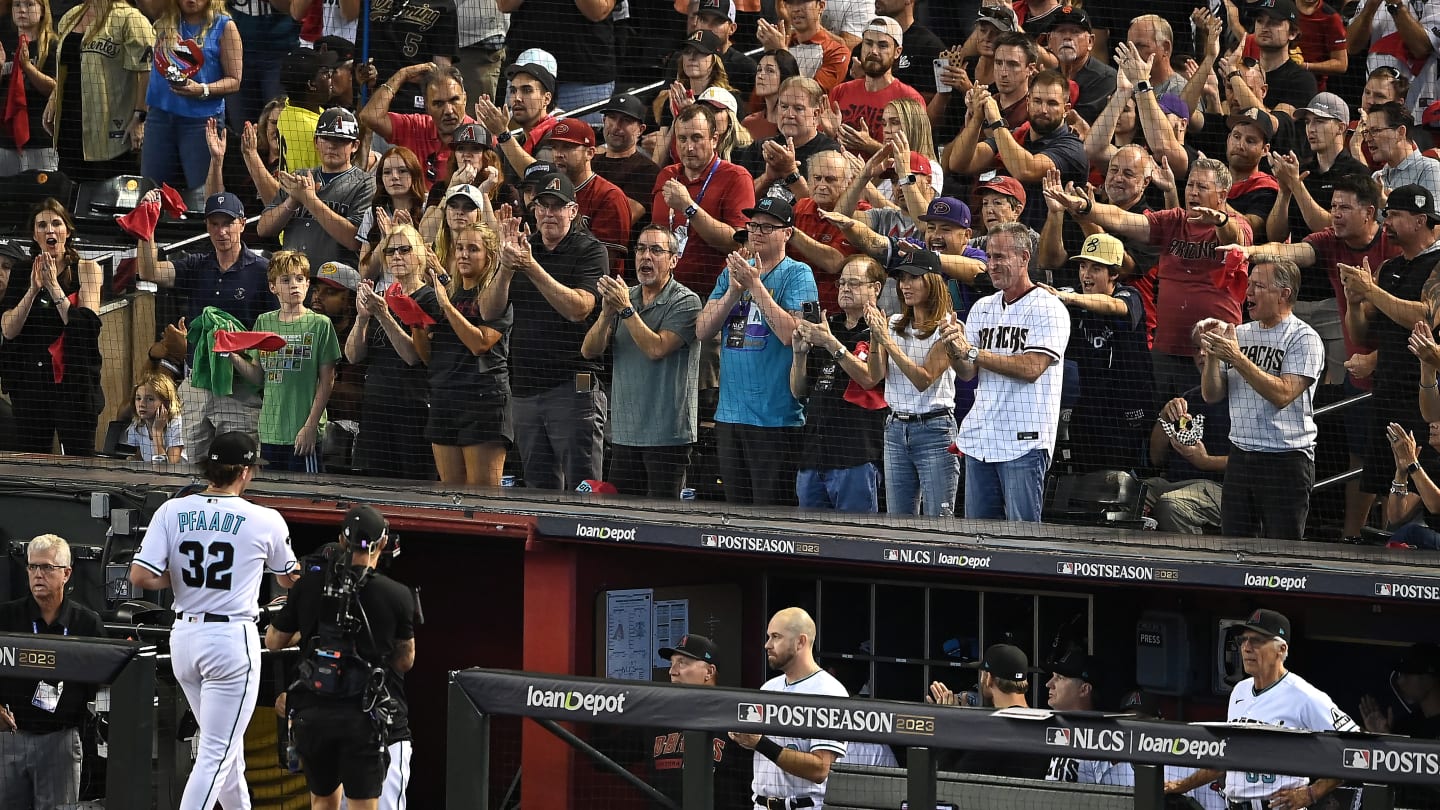 Fans cheer on Arizona Diamondbacks vs. Philadelphia Phillies: photos