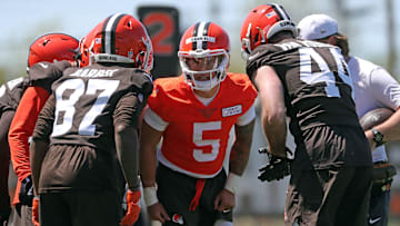 Cleveland Browns quarterback Dillon Gabriel (5) leads a huddle during NFL rookie minicamp at the Cleveland Browns training facility on Friday, May 9, 2025, in Berea, Ohio.