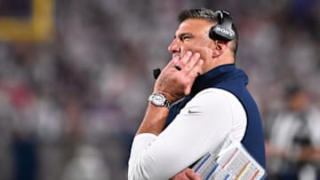 New England Patriots head coach Mike Vrabel reacts during the second half at Highmark Stadium