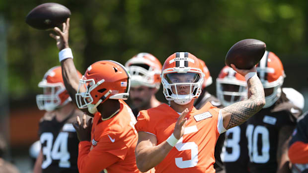 Dillon Gabriel Cleveland Browns Quarterback Oregon Ducks 2025 NFL Training Camp Rookie Shedeur Sanders Joe Flacco