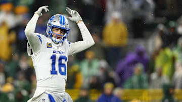 Detroit Lions v Green Bay Packers