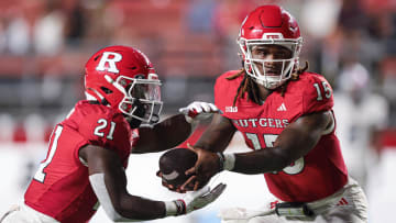 Aug 29, 2024; Piscataway, New Jersey, USA; Rutgers Scarlet Knights quarterback Ajani Sheppard (15) looks to hand off to running back Antwan Raymond (21) during the second half at SHI Stadium. Mandatory Credit: Vincent Carchietta-USA TODAY Sports