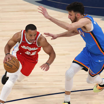 Apr 26, 2025; Memphis, Tennessee, USA; Memphis Grizzlies guard Desmond Bane (22) drives to the basket as Oklahoma City Thunder forward Chet Holmgren (7) defends during the second quarter during game four for the first round of the 2024 NBA Playoffs at FedExForum. Mandatory Credit: Petre Thomas-Imagn Images