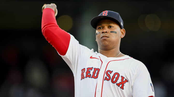 Red Sox's conflicting updates on Rafael Devers' shoulder injury are  troubling