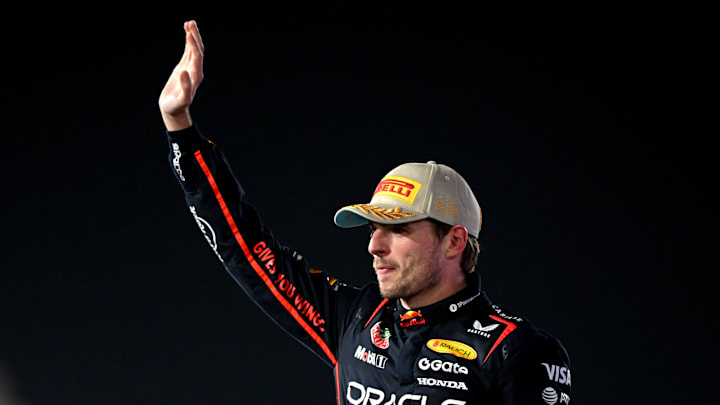 El año de Max Verstappen no se explica desde un trofeo, sino desde la manera en que sostuvo su autoridad cuando el campeonato se le escapó por apenas dos puntos, confirmando que su dimensión como piloto va más allá del resultado final.