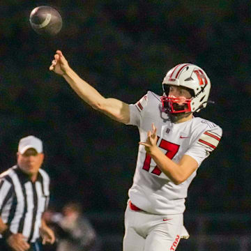 Sussex Hamilton quarterback Cole Erdmann (17) has been voted High School on SI Wisconsin's Offensive Player of the Week