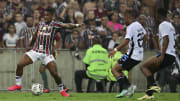 Douglas Costa se machucou neste domingo (3)
