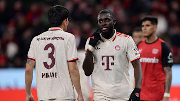 Dayot Upamecano mit Min-jae Kim (l.)