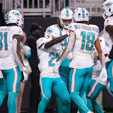 Miami Dolphins running back De'Von Achane (28) celebrates after a touchdown against the Atlanta Falcons in the first quarter at Mercedes-Benz Stadium. 