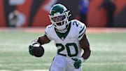 Oct 26, 2025; Cincinnati, Ohio, USA; New York Jets running back Breece Hall (20) runs with the ball during the second quarter against the Cincinnati Bengals at Paycor Stadium. Mandatory Credit: Joseph Maiorana-Imagn Images