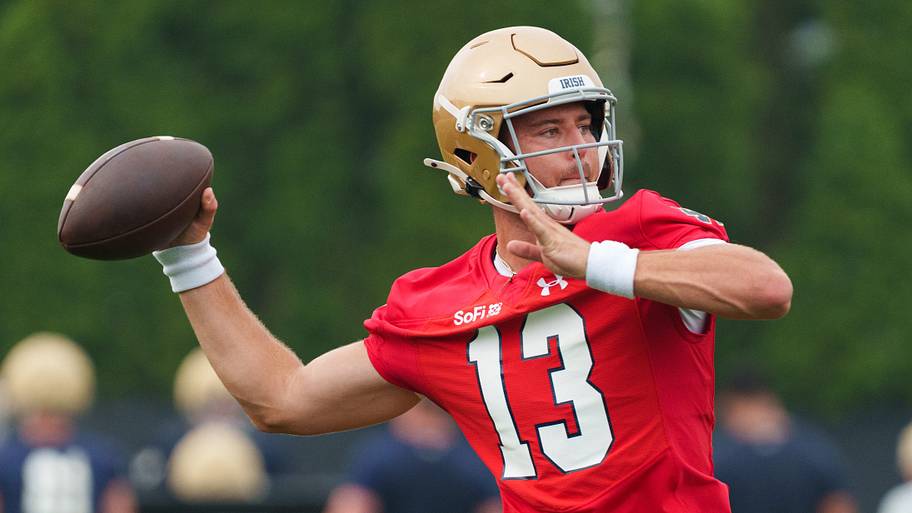 Notre Dame Fighting Irish QB CJ Carr