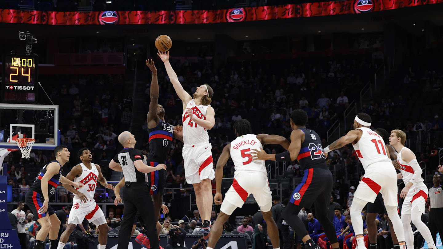 NBA Insider Links Warriors Trade for Toronto Raptors Center