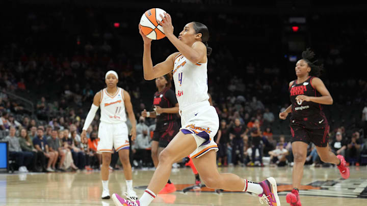 Jun 29, 2022; Phoenix, Arizona, USA; Phoenix Mercury guard Skylar Diggins-Smith (4) drives against the Indiana Fever during the first half at Footprint Center. Mandatory Credit: Joe Camporeale-Imagn Images