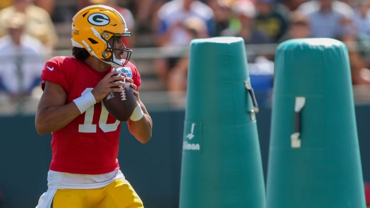 Green Bay Packers quarterback Jordan Love (10) runs through a drill during a joint practice with the Baltimore Ravens on Thursday.