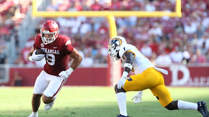 Sep 9, 2023; Fayetteville, Arkansas, USA; Arkansas Razorbacks tight end Luke Hasz (9) runs after a catch during the fourth quarter against the Kent State Golden Flashes at Donald W. Reynolds Razorback Stadium. Arkansas won 28-6. Mandatory Credit: Nelson Chenault-Imagn Images Sep 9, 2023; Fayetteville, Arkansas, USA; Arkansas Razorbacks tight end Luke Hasz (9) runs after a catch during the fourth quarter against the Kent State Golden Flashes at Donald W. Reynolds Razorback Stadium. Arkansas won 28-6. Mandatory Credit: Nelson Chenault-Imagn Images