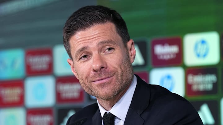Xabi Alonso prend des décisions fortes. Xabi Alonso prend des décisions fortes.