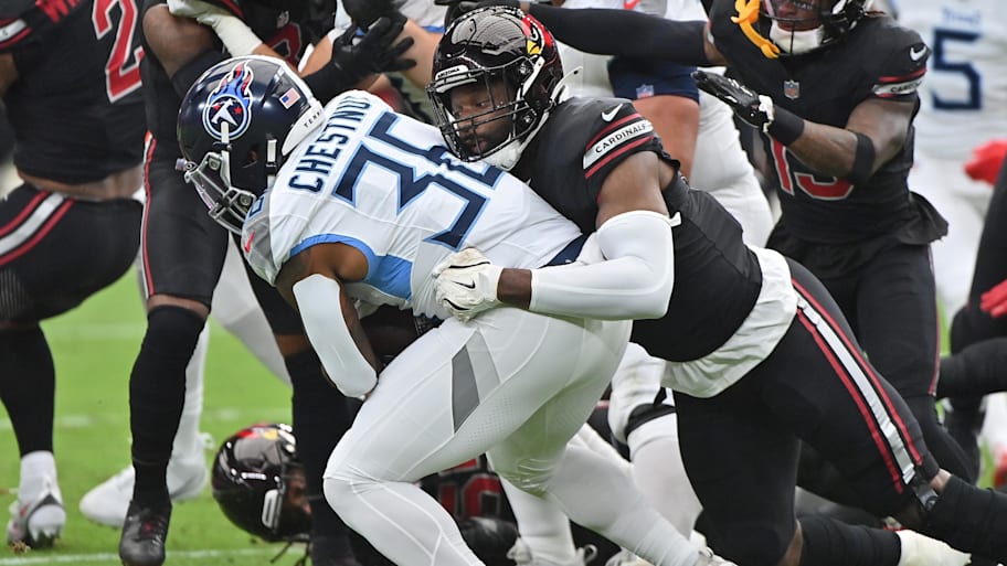 Cardinals outside linebacker Josh Sweat