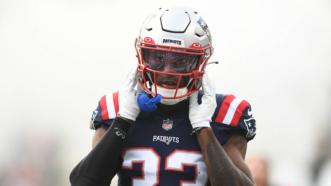 Aug 11, 2022; Foxborough, Massachusetts, USA; New England Patriots cornerback Joejuan Williams (33) walks onto the field before a preseason game against the New York Giants at Gillette Stadium. Mandatory Credit: Brian Fluharty-Imagn Images