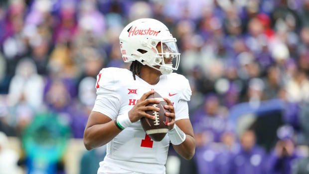 Houston Cougars quarterback Donovan Smith (1) drops back to pass. Scott Sewell-USA TODAY Sports