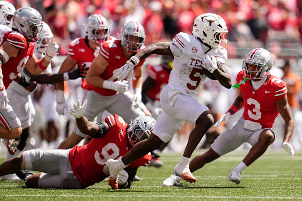 Texas Longhorns running back Quintrevion Wisner (5) and Ohio State Buckeyes defense on Aug. 30, 2025, at Ohio Stadium in