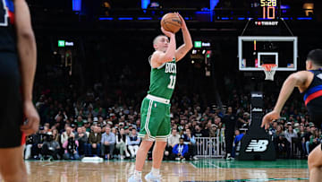 Payton Pritchard shoots a 3-pointer