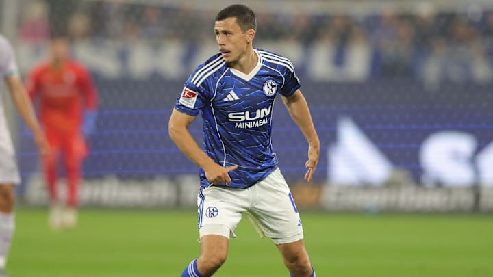 Auf Ron Schallenberg ist im Schalker Mittelfeld Verlass Auf Ron Schallenberg ist im Schalker Mittelfeld Verlass