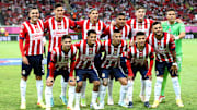 El once inicial de Chivas que venció a los Pumas.