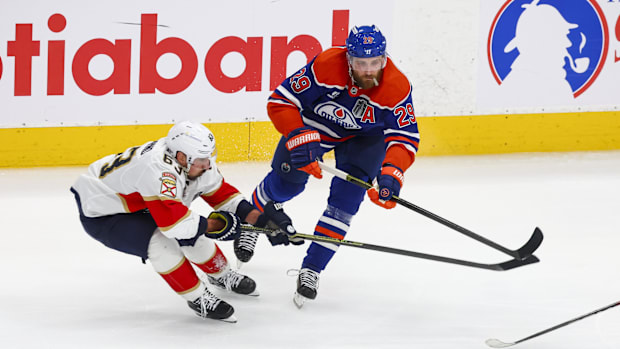 Leon Draisaitl is the best at collecting pucks off the wall, and in an instant striking with a quick feed or nasty sho