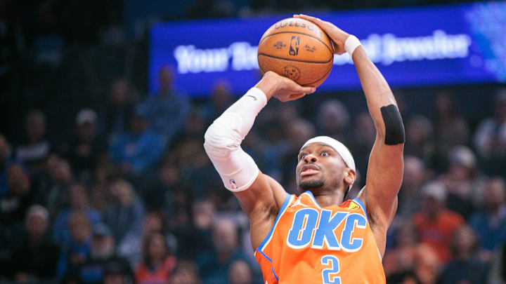 Shai Gilgeous-Alexander ha sido pieza fundamental para que Oklahoma City Thunder juegue la Semifinal de la Emirates NBA Cup. Shai Gilgeous-Alexander ha sido pieza fundamental para que Oklahoma City Thunder juegue la Semifinal de la Emirates NBA Cup.