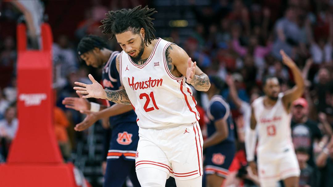Nov 9, 2024; Houston, Texas, USA; Houston Cougars guard Emanuel Sharp (21) reacts after making a basket during the first half against the Auburn Tigers at Toyota Center. Mandatory Credit: Troy Taormina-Imagn Images Nov 9, 2024; Houston, Texas, USA; Houston Cougars guard Emanuel Sharp (21) reacts after making a basket during the first half against the Auburn Tigers at Toyota Center. Mandatory Credit: Troy Taormina-Imagn Images