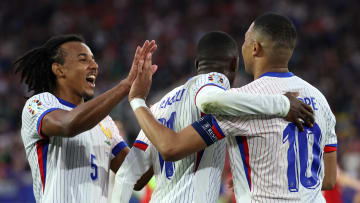 L'équipe de France a réussi son entrée en lice, malgré la frayeur Kylian Mbappé