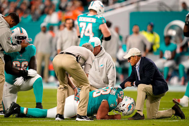 Miami Dolphins guard Connor Williams (58) is checked out by staff during the first quarter against the Tennessee Titans.