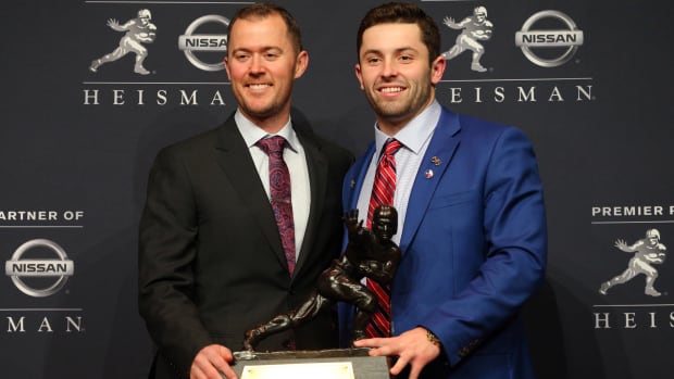 Dec 9, 2017; New York, NY, USA; 2017 Heisman Trophy winner Oklahoma Sooners quarterback Baker Mayfield poses with his coach L