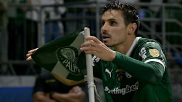 Raphael Veiga está fora