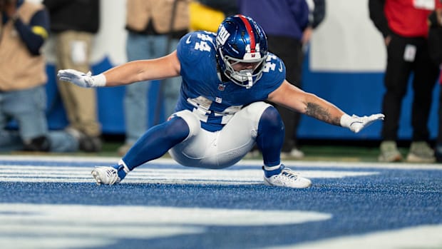 NY Giants rookie Cam Skattebo goes wild after scoring touchdown