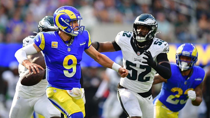 Los Angeles Rams quarterback Matthew Stafford (9) under pressure from Philadelphia Eagles linebacker Zach Cunningham (52)